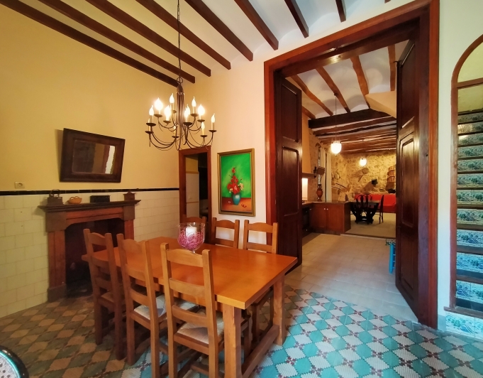 Gran casa de pueblo en Castell de Castells
