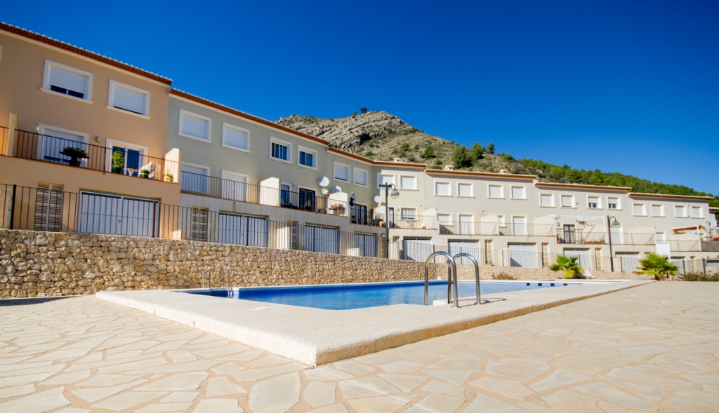 Casa adosada en venta en Murla con piscina comunitaria