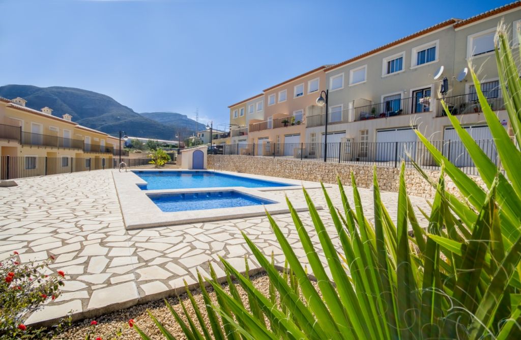 Casa adosada en venta en Murla con piscina comunitaria