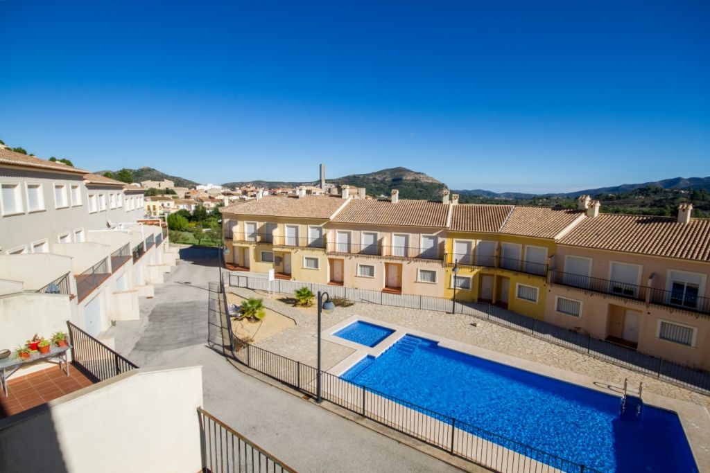 Casa adosada en venta en Murla con piscina comunitaria