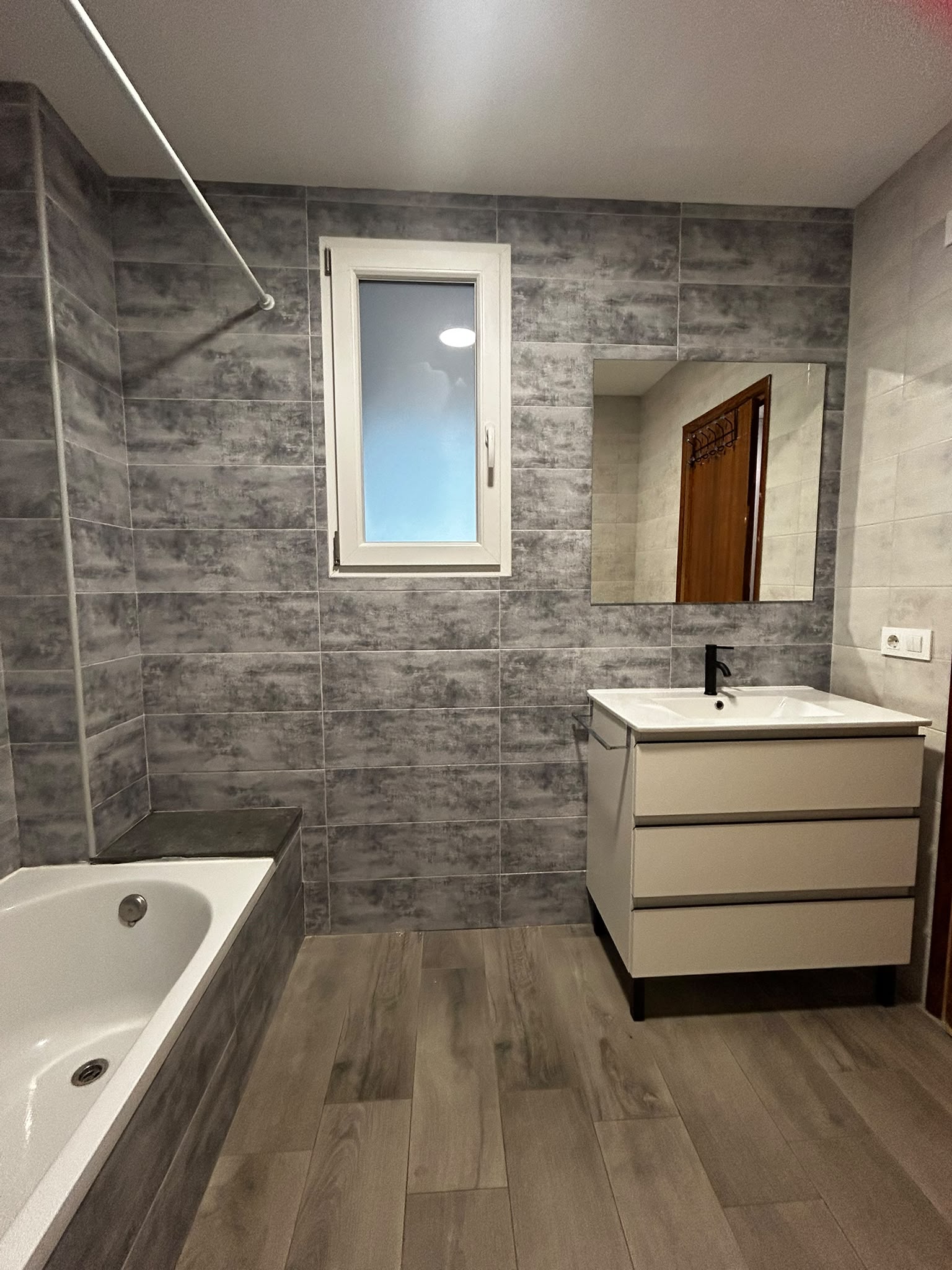 Apartamento en planta baja de 3 dormitorios y reformado