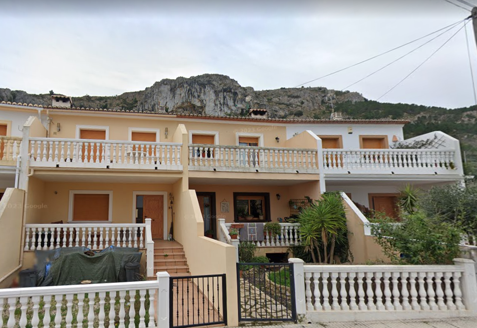 Town House for sale in Benimaurell-la Vall de Laguar