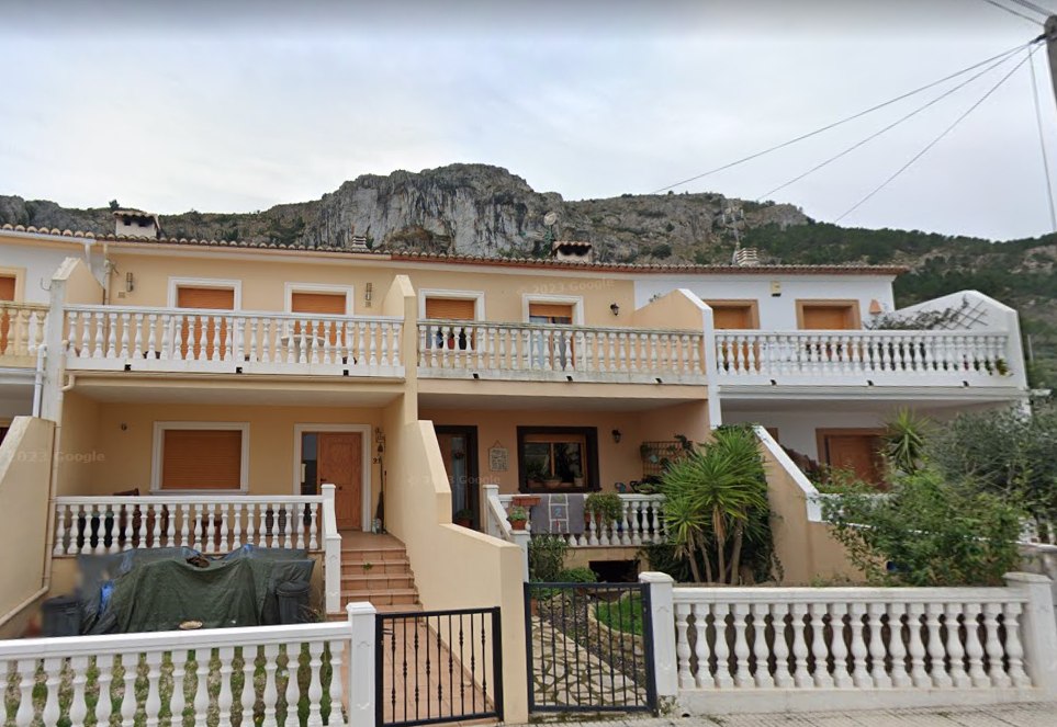Adosado en venta en Benimaurell-la Vall de Laguar