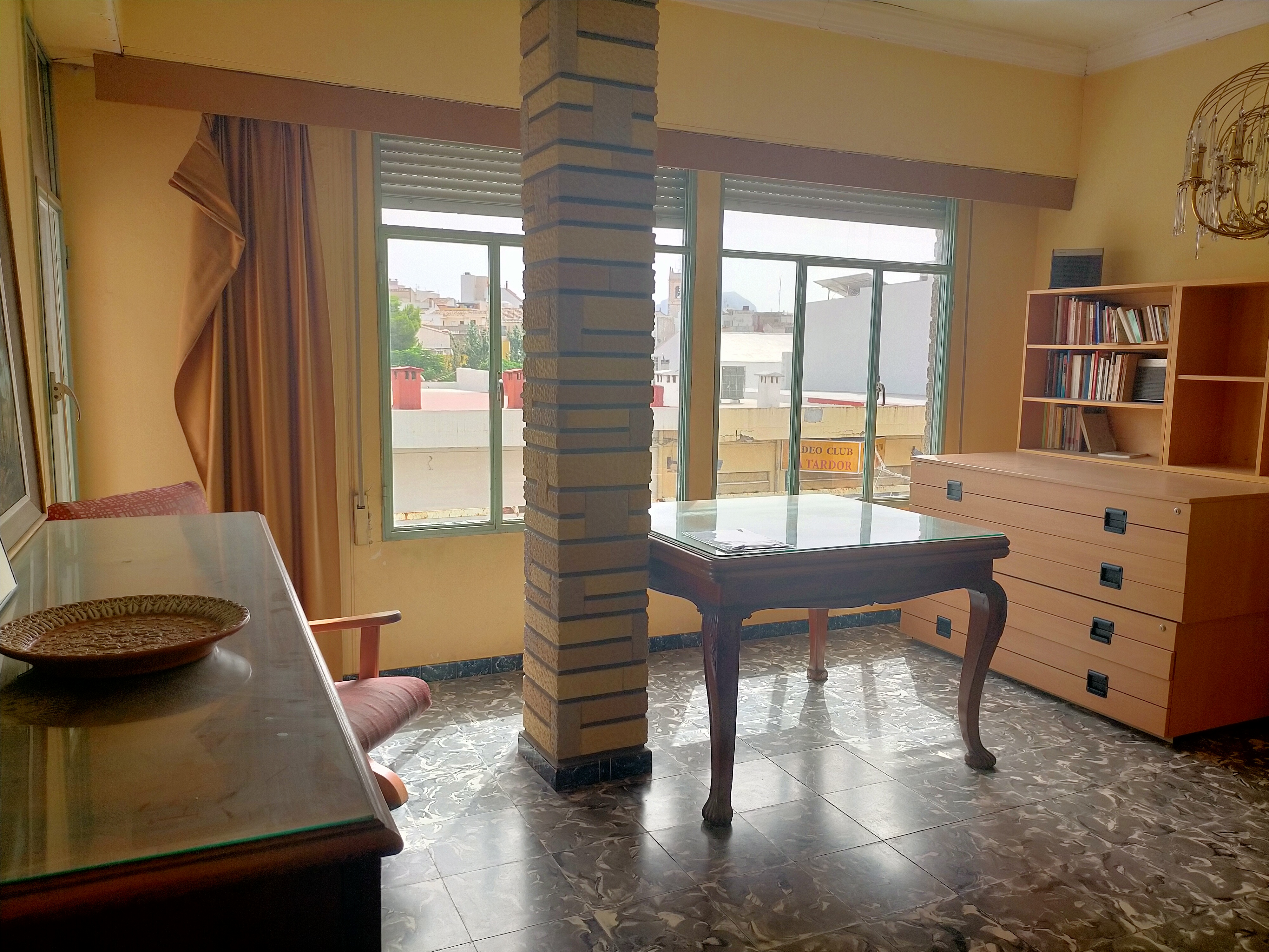Apartment and warehouse for sale in Ondara