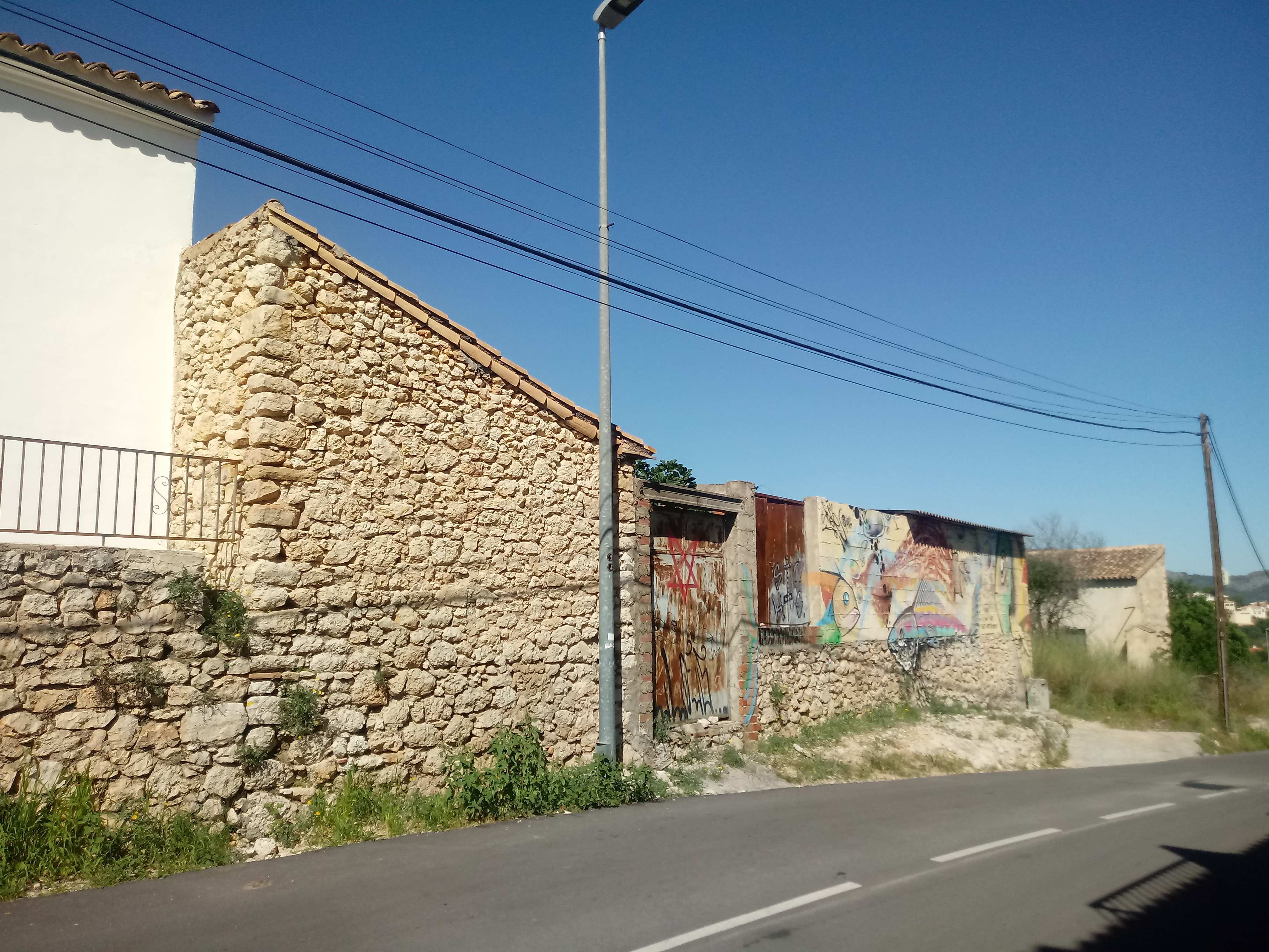 Terreno con caseta y corral